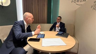 وزير الاستثمار يبحث مع 