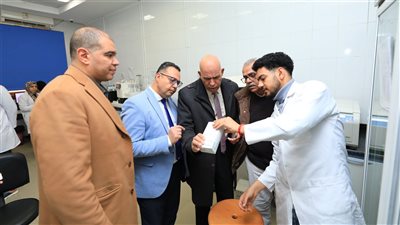 رئيس جامعة كفر الشيخ يتفقد المستشفى الجامعي