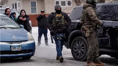  رعب في مينيسوتا.. عملاء الهجرة يحتجزون طفلة ووالدها ويتحدون قرار القاضي