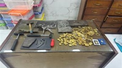 ضبط شخصين لإعادة دمغ المشغولات الذهبية والفضية المهربة بقيمة 580 مليون جنيه بالإسكندرية