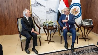 بدوي يبحث مع 