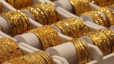 الذهب يتحدى الدولار في 2026: كيف أثر افتتاح الأسواق العالمية على سعر الجرام في مصر؟