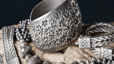 الفضة تعود إلى دائرة الضوء عالميا.. توقعات بقفزات تاريخية في الأسعار واستقرار حذر بالسوق المصري