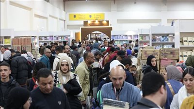 «مكتبة لكل بيت» تشعل الإقبال.. جناح هيئة الكتاب يتصدر المشهد في معرض القاهرة