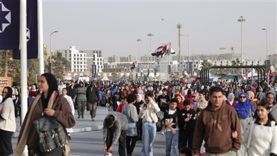 زخم ثقافي.. إقبال جماهيري كبير على فعاليات معرض القاهرة الدولي للكتاب