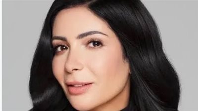 من الأناقة إلى العبقرية: منى زكي تجمع بين سحر الموضة وضخامة إنتاج فيلم الست