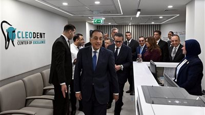 رئيس الوزراء يتفقد عددا من الأقسام المختلفة بمستشفى كليوباترا التجمع “سكاي”