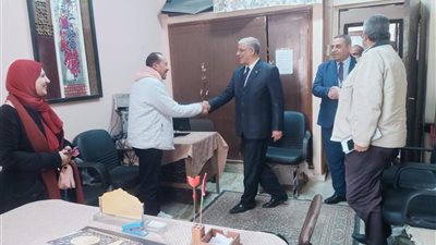 زار المحافظ وأجري جولة تعارف بالمديرية..  مدير تعليم قنا الجديد يتسلم مهام منصبه | صور