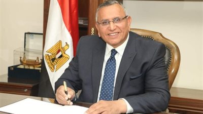 عبدالسند يمامة يُسلم حكمًا نهائيًا بـ15 مليون جنيه لصالح حزب الوفد بعد 9 سنوات من التعطّل