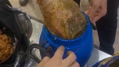 جمارك مطار القاهرة تضبط راكبتين بحوزتهما ١٥ كيلو مخدرات مجددا داخل عبوات عسل