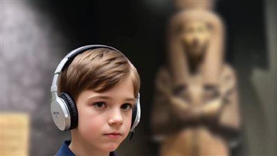 المتحف القومي للحضارة المصرية يضيف اللغة الكورية إلى خدمة “المرشد الصوتي” بقاعة المومياوات الملكية