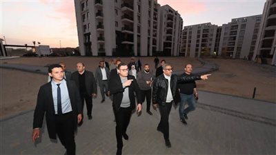 وزير الإسكان يتفقد محطة محولات كهرباء ومشروعات سكنية بتوسعات مدينة الشيخ زايد