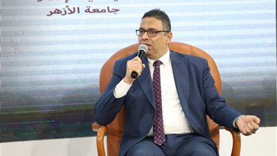 عميد إعلام الأزهر يدعو لوضع ضوابط أخلاقية وقانونية للتعامل مع الفضاء الرقمي