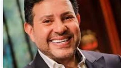 من هو هاني شاكر؟ رحلة أمير الغناء العربي من البدايات حتى القمة