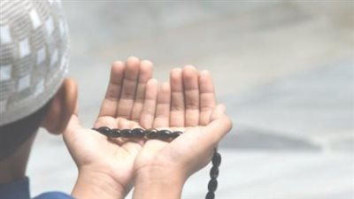 موعد أذكار المساء الصحيح.. هل تبدأ بعد العصر أم المغرب؟ وما هي فوائدها؟