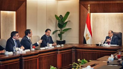 رئيس هيئة الدواء يبحث مع شركة أبوت خطط توطين الصناعة الدوائية في مصر