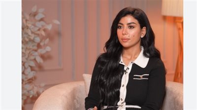 أسرار البدايات: كارولين عزمي وخريجة المعهد العالي للفنون المسرحية التي خطفت الأضواء