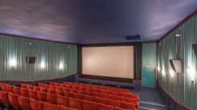 تقنيات العرض في 2026.. كيف تطورت مواقع السينما لتدعم نظارات الواقع الافتراضي؟