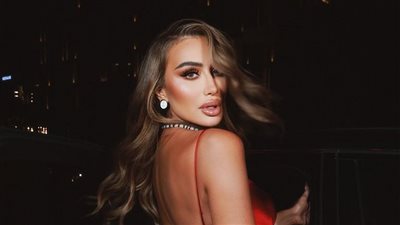 مايا دياب تتألق باللون الأحمر في فعاليات الموضة بدبي