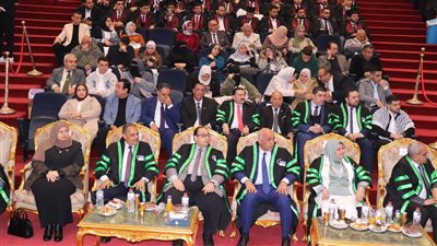 رئيس جامعة كفر الشيخ يشهد حفل تخريج  الدفعه السادسه طب بشرى 