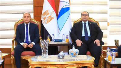 رئيس جامعة كفر الشيخ يستقبل المحافظ 