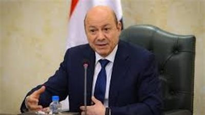 بقيادة 