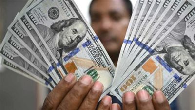 بعد هدوء العاصفة العالمية.. كيف استقر سعر الدولار في مصرف أبو ظبي الإسلامي وبنك قناة السويس؟