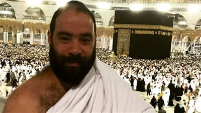 حقيقة اعتناق وائل عوني الإسلام: شائعة مضللة تتصدر التريند والفنان يرد بسخرية