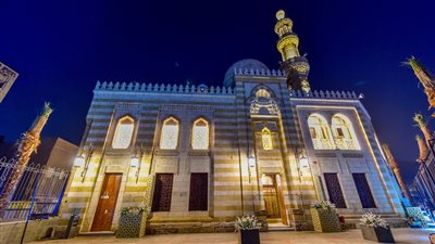 مسجد ومقام السيدة عائشة النبوية يستعيد بهاءه وسط الاحتفال بافتتاحه