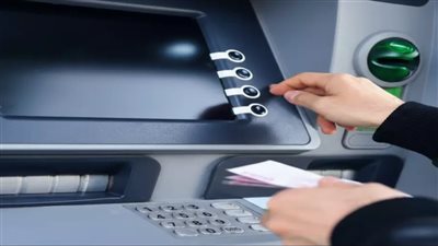 حد السحب اليومي من ATM.. احذر الرسوم الخفية.. لماذا يكلفك السحب من 