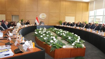 شبكة ذكية باستثمارات 26 ملياراً.. وزير الكهرباء يبحث خطة 