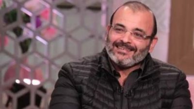 من إعلانات الموبايل إلى عرش الأغنية: رحلة كفاح أيمن بهجت قمر الاستثنائية