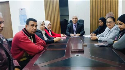 تعليم قنا يناقش خطة عمل وحدة التواصل ودعم المعلمين
