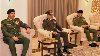 الفريق أحمد خليفة يعود إلى أرض الوطن عقب انتهاء زيارته الرسمية لدولة ليبيا