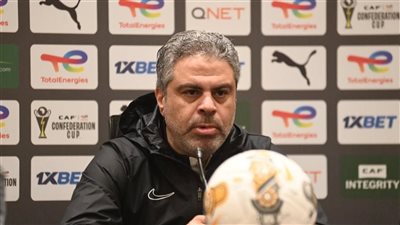 معتمد جمال يعقد جلسة مع لاعبي الزمالك قبل مواجهة أوتوهو الكونغولي بالكونفدرالية 