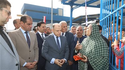محافظ كفرالشيخ يستمع لطلبات أهالي متبول خلال جولته الميدانية