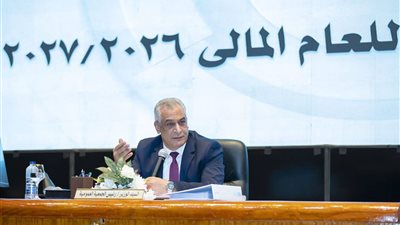 وزير الإنتاج الحربي يبحث التحول الأخضر وخفض الانبعاثات الكربونية