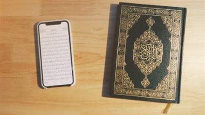 تجربة بصرية مذهلة: كيف تفوقت تطبيقات المصحف الرقمي على النسخ الورقية في الوضوح؟