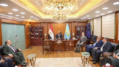  محافظ كفرالشيخ يناقش الملفات الخدمية والتنموية ومشاكل الدوائر مع  أعضاء مجلسي النواب والشيوخ