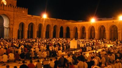 كيفية صلاة التراويح بالتفصيل: حكم صلاة الليل مثنى مثنى والوتر بواحدة
