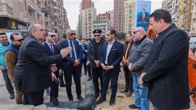 محافظ كفرالشيخ يتفقد إصلاح هبوط جزئي لخط مياه الشرب بميدان الـ47 