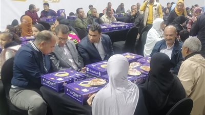 محافظ السويس والقيادات التنفيذية يشاركون الصائمين  أبناء السويس إفطاررمضان بمنطقة الهاويس 