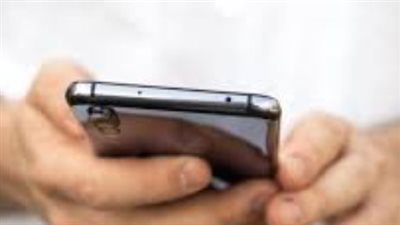دراسة تحذر: زيادة استخدام الهواتف بعد الإفطار تؤثر على جودة النوم والتركيز