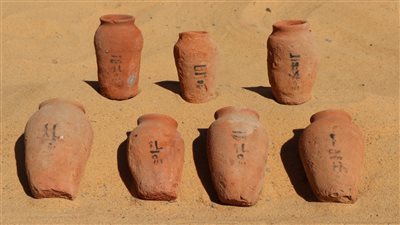الكشف عن مجموعة من المقابر الصخرية بقبة الهواء بأسوان