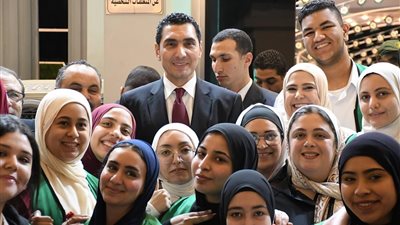 وزير الشباب والرياضة يشارك الصائمين الإفطار بخيمة مؤسسة مصر الخير