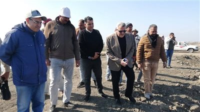 المدير التنفيذي لجهاز حماية وتنمية البحيرات يتفقد المجمع السمكي بالمنزلة ويفتتح مصنع أعلاف جديد