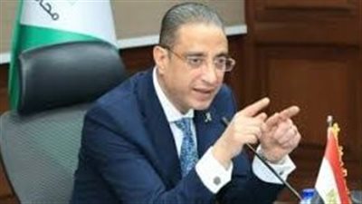 محافظ الجيزة يهنئ الرئيس السيسي بعيد العمال ويشيد بدور عمال مصر في التنمية
