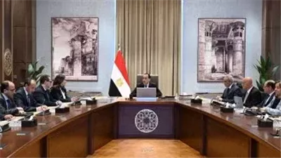 رئيس الوزراء ووزير البترول يستعرضان خطط تطوير الطاقة والمشروعات المستدامة