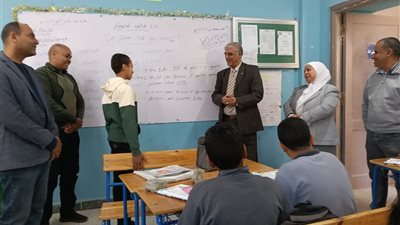 مدير تعليم قنا يقود فريق «الأتوبيس الطائر» لإجراء الجولات الميدانية المفاجئة علي المدارس