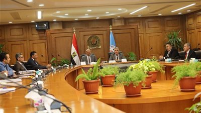 محافظ السويس يزور جامعة السويس ويحضر في إجتماع مجلس الجامعة 